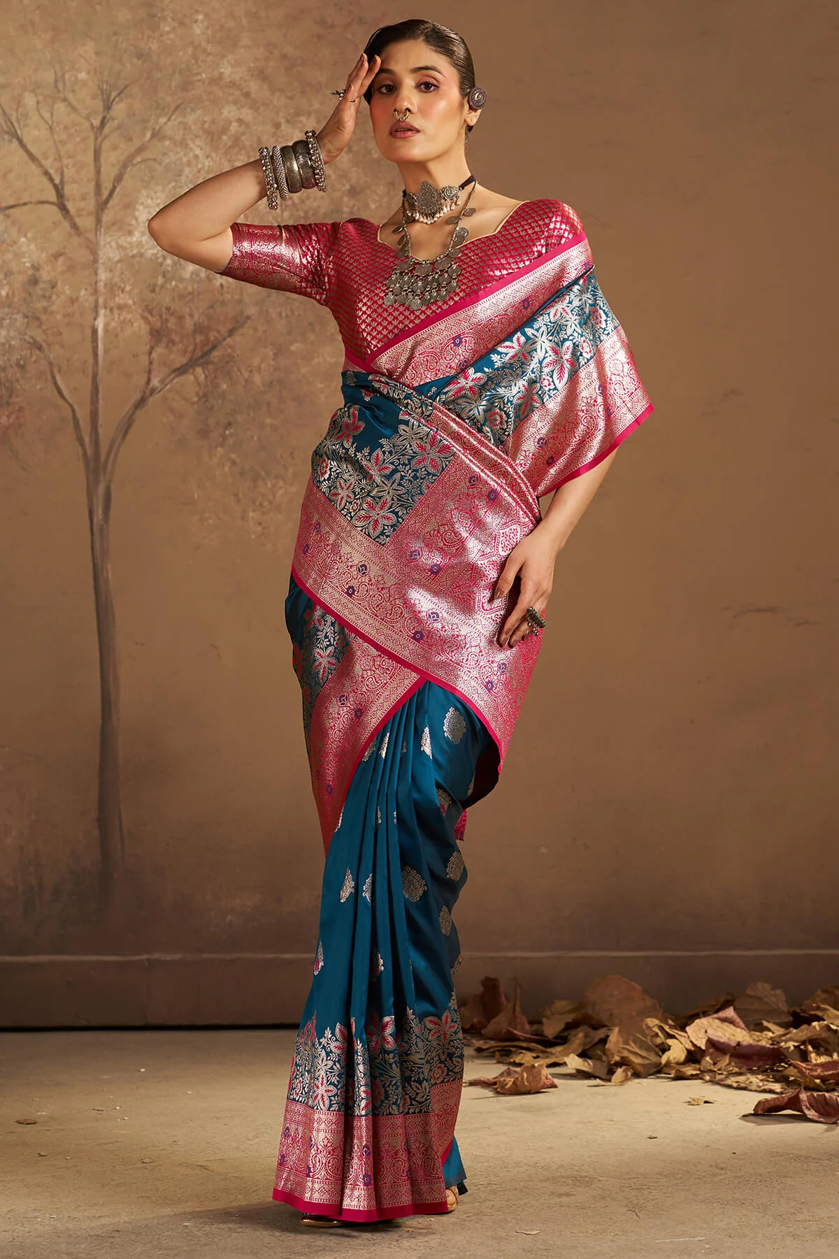 Dazzling Rama Pure Zari Weaving Banarasi Silk Saree With Snappy Blouse Piece - Image 3
