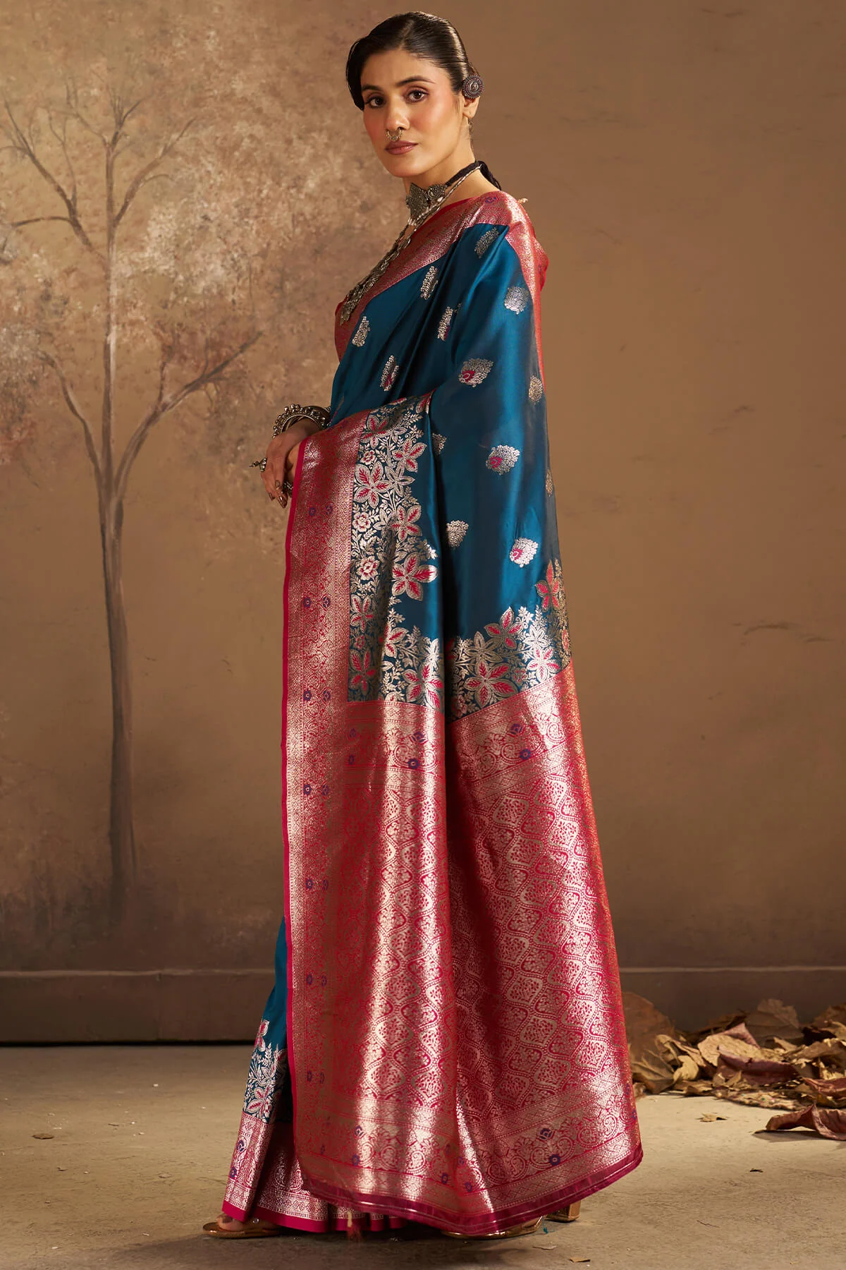 Dazzling Rama Pure Zari Weaving Banarasi Silk Saree With Snappy Blouse Piece - Image 4