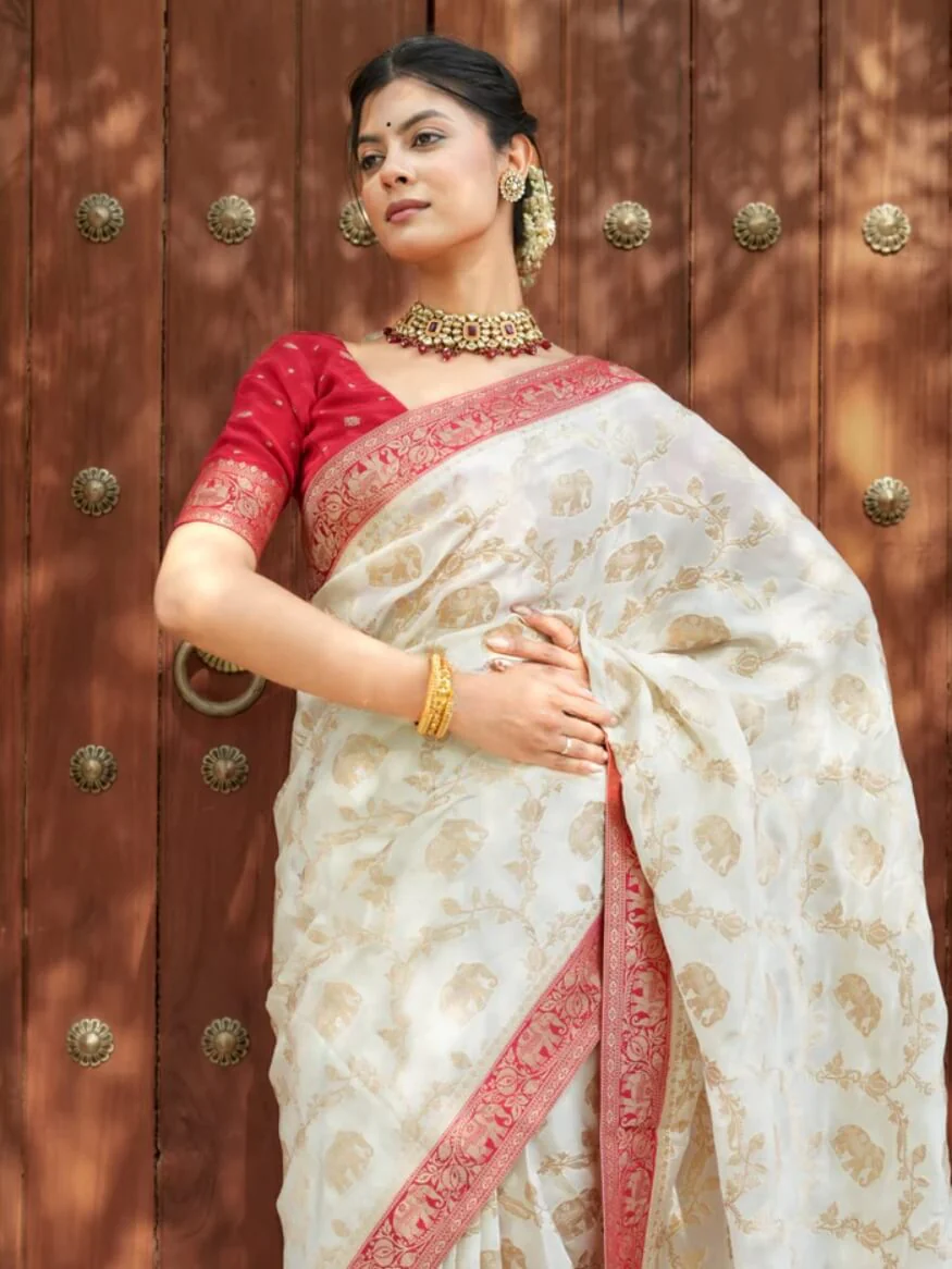 Delectable Beige Soft Silk Saree With Smashing Blouse Piece - Image 2