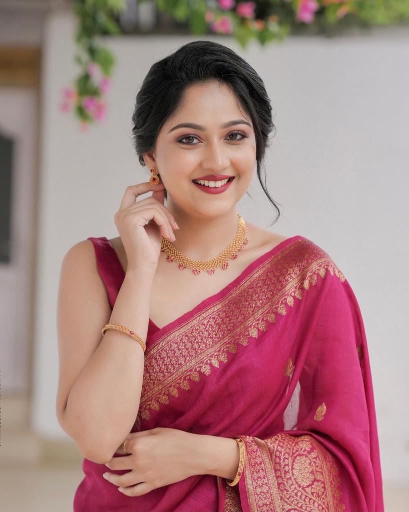 Delectable Dark Pink Soft Silk Saree With Gratifying Blouse Piece - Image 4