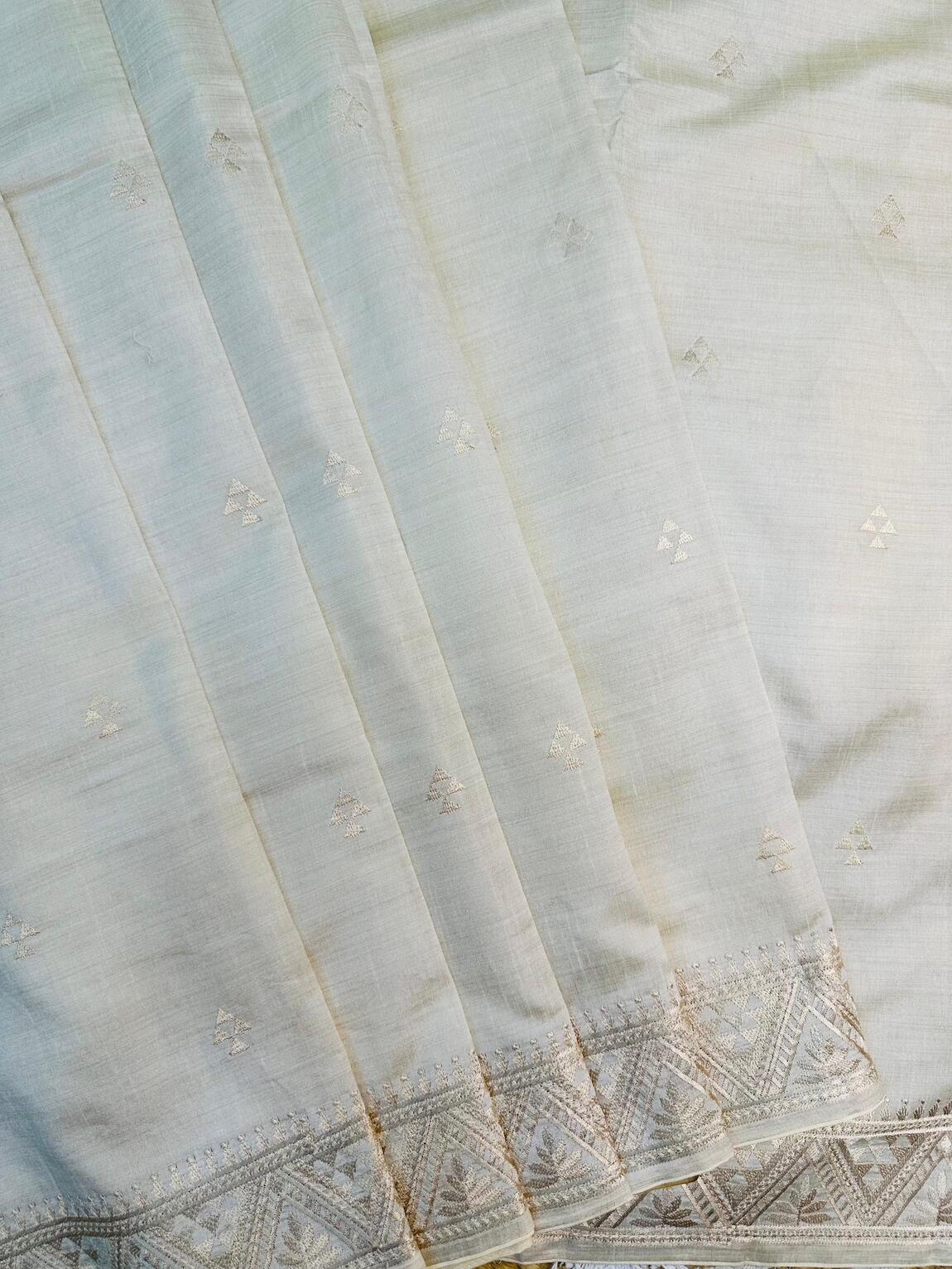 Delightful Off White Embroidery Work Tussar Silk Saree With Inimitable Blouse Piece - Image 4