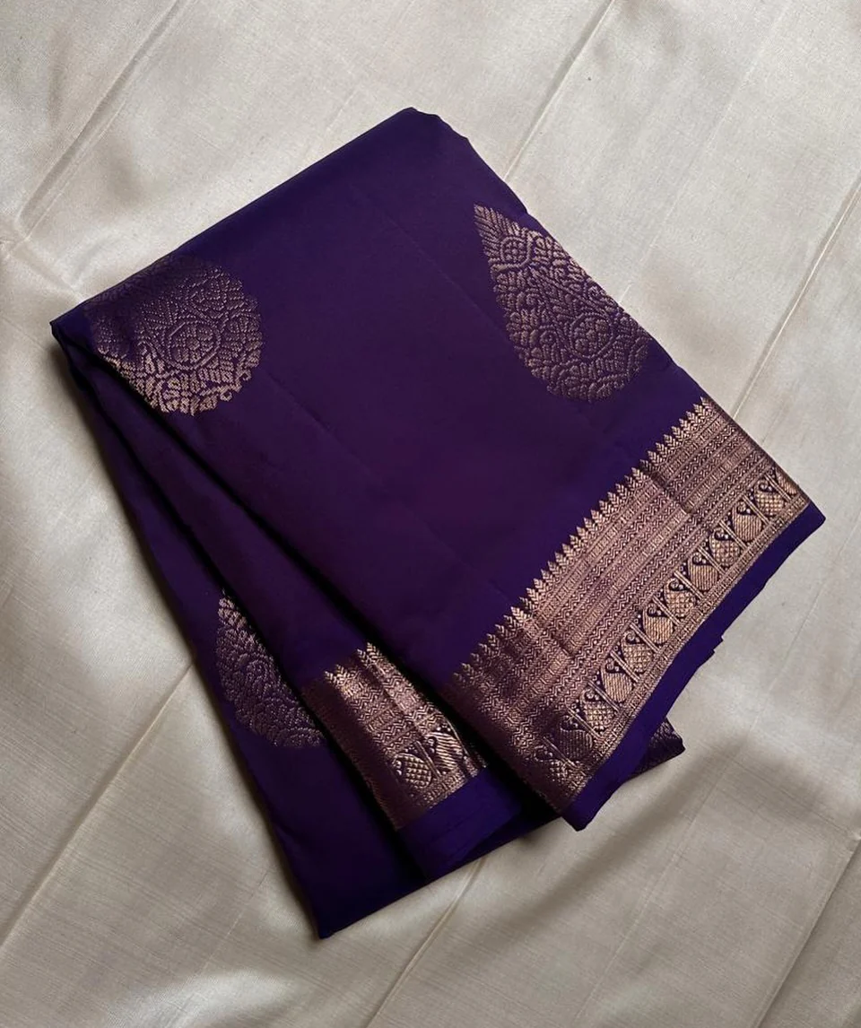 Demesne Purple Pure Zari Weaving Banarasi Silk Saree With Sizzling Blouse Piece - Image 4