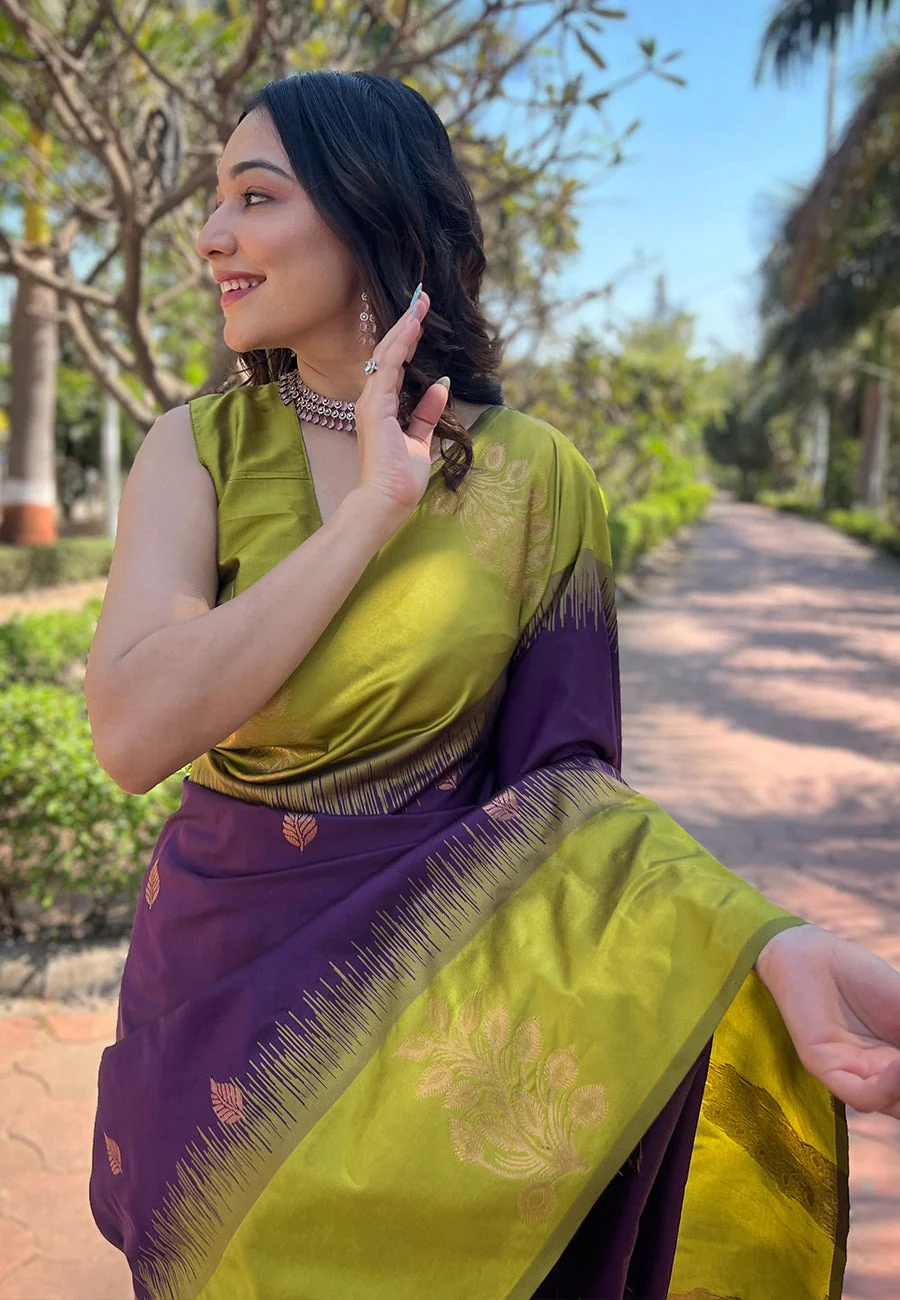 Demure Purple Soft Silk Saree With Delectable Blouse Piece - Image 2