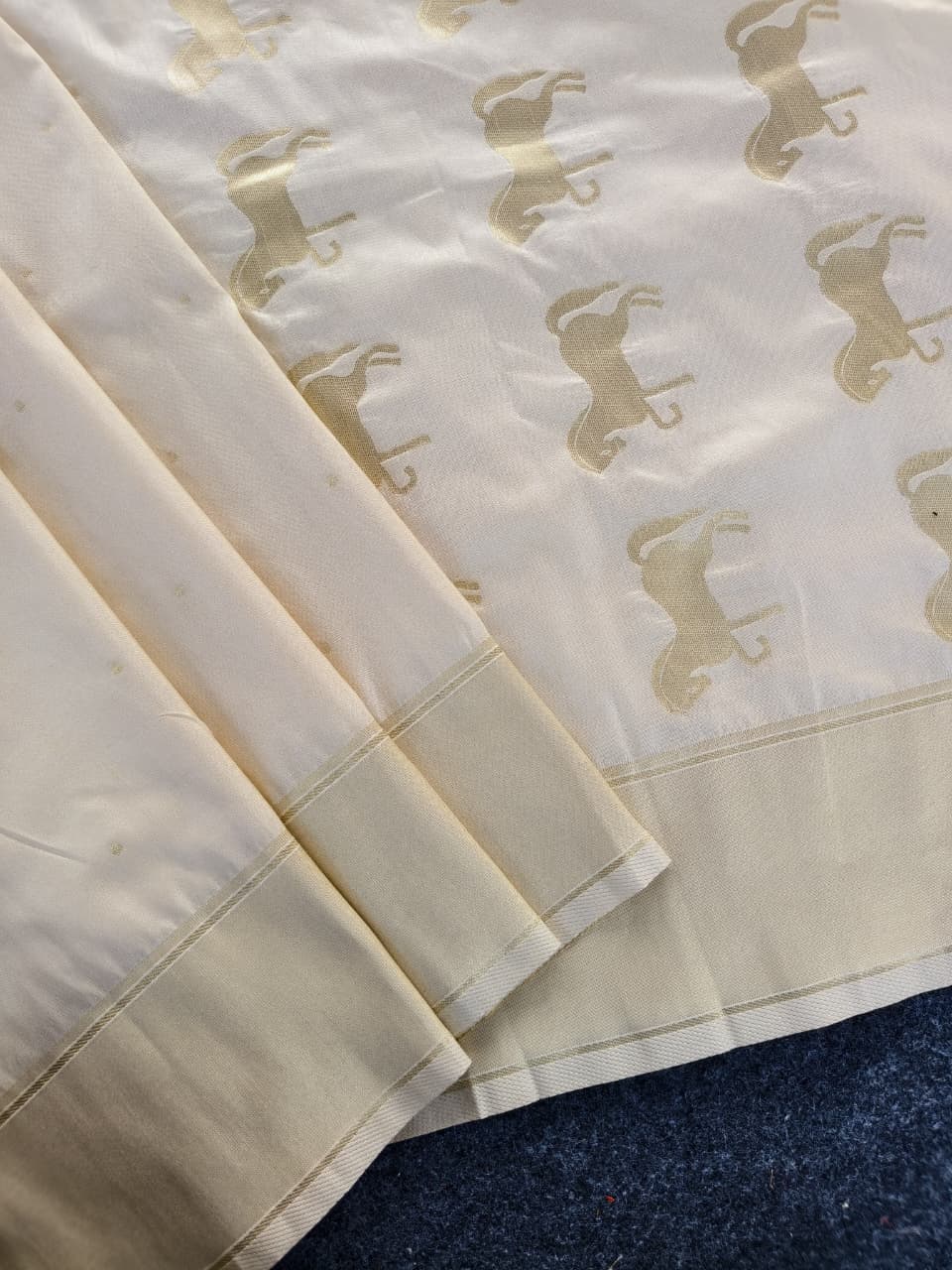 Denouement Beige Pure Zari Weaving Banarasi Silk Saree With Prodigal Blouse Piece - Image 3