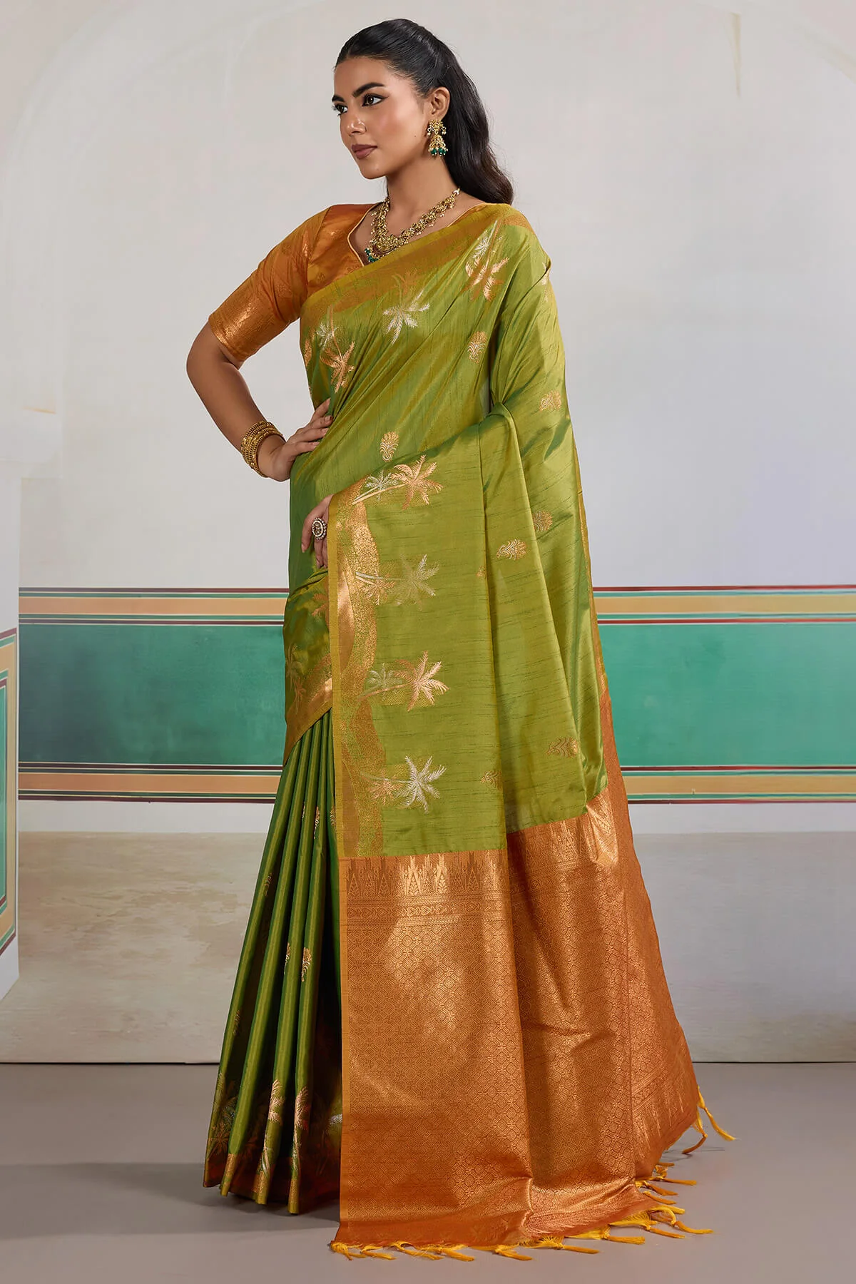 Deserving Green Banarasi Tussar Silk Saree With Magnificat Blouse Piece - Image 4