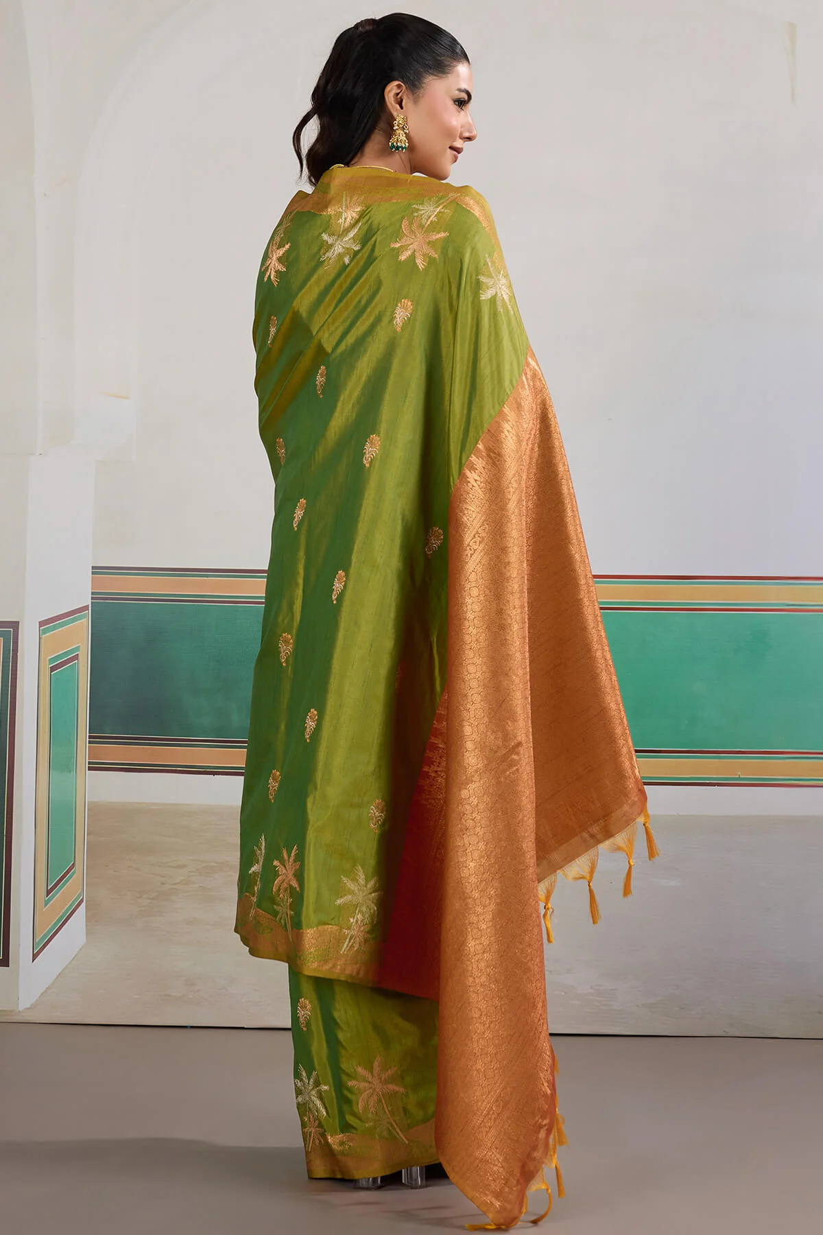 Deserving Green Banarasi Tussar Silk Saree With Magnificat Blouse Piece - Image 5