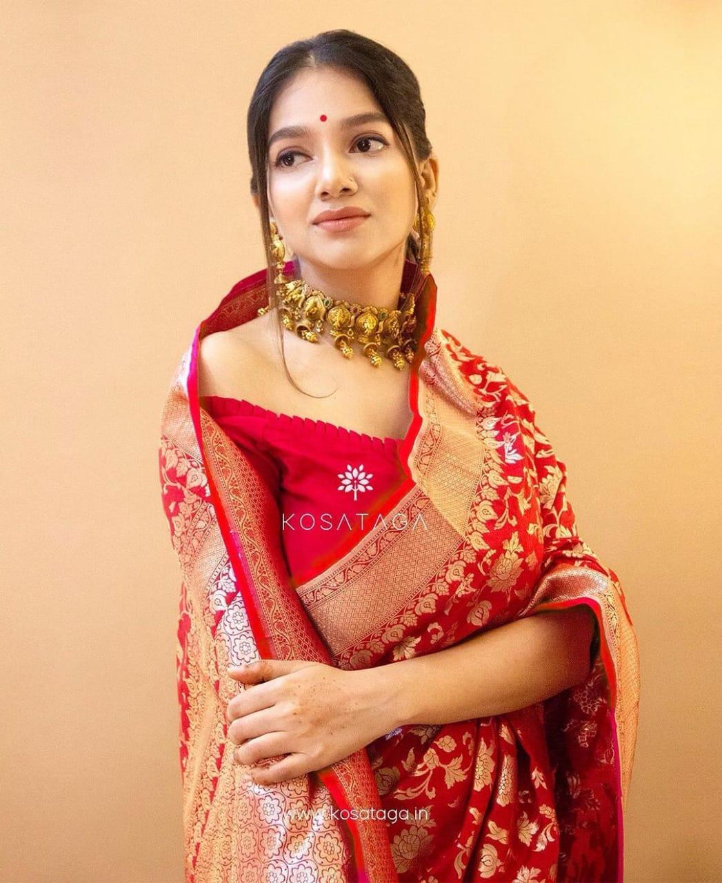 Designer Red Soft Banarasi Silk Saree With Impressive Blouse Piece - Image 4