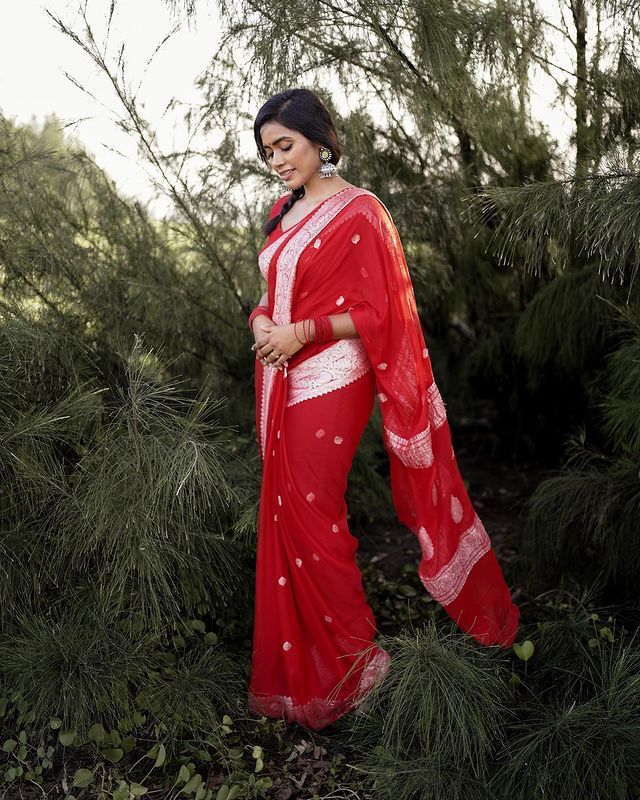Designer Red Soft Silk Saree With Arresting Blouse Piece - Image 3