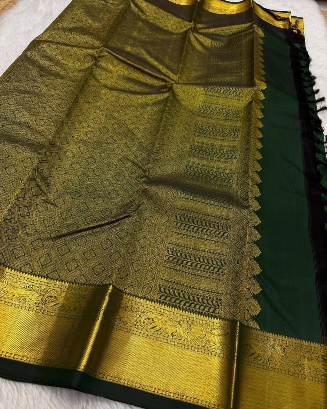 Desirable Dark Green Soft Banarasi Silk Saree With Whimsical Blouse Piece - Image 2
