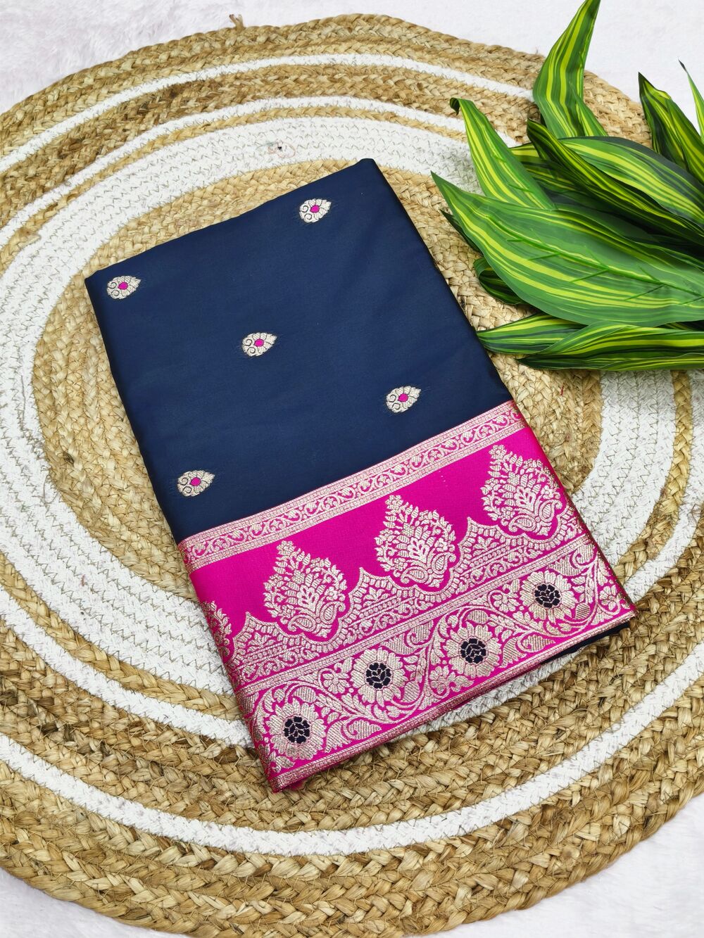 Desiring Navy Blue Pure Zari Weaving Banarasi Silk Saree With Staring Blouse Piece - Image 2