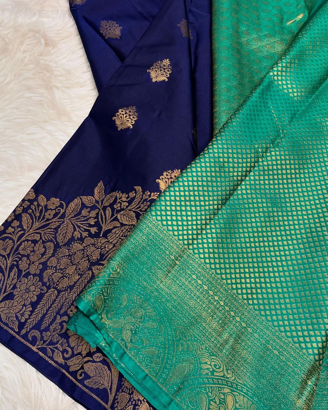 Desiring Navy Blue Soft Banarasi Silk Saree With Invaluable Blouse Piece - Image 4