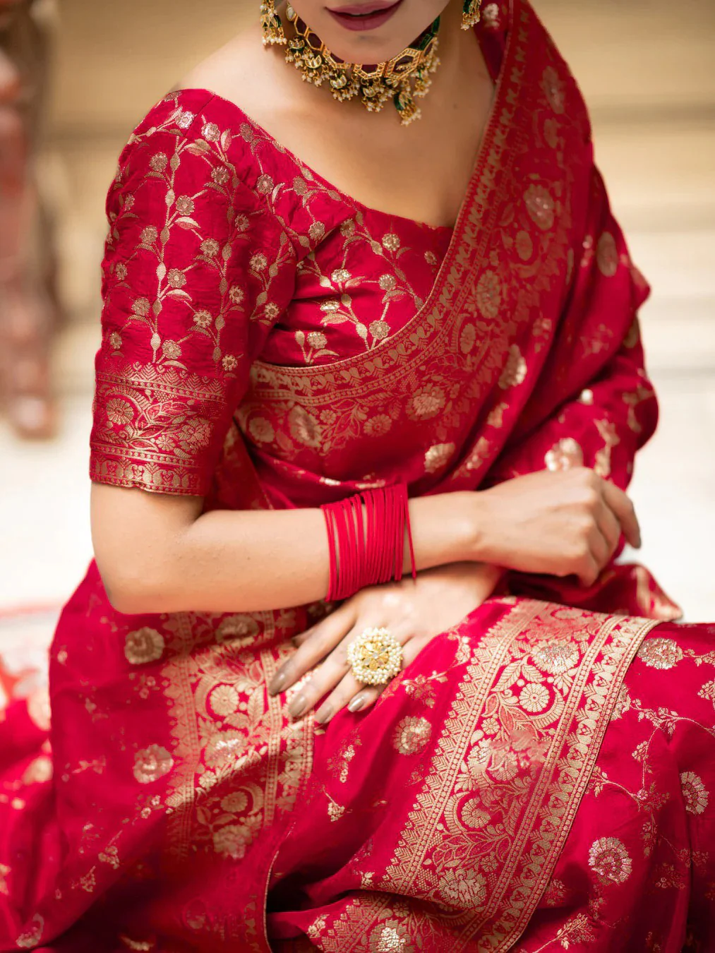 Desiring Red Soft Silk Saree With Engrossing Blouse Piece - Image 6