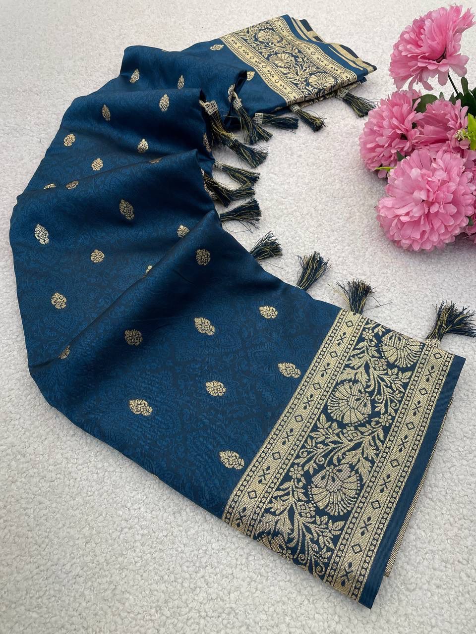 Desuetude Navy Blue Pure Zari Weaving Banarasi Silk Saree With Flaunt Blouse Piece - Image 2