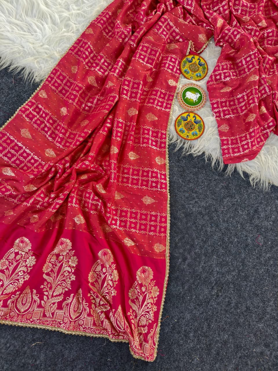 Desultory Dark Pink Banarasi Dola Silk Saree With Ratatouille Blouse Piece - Image 3