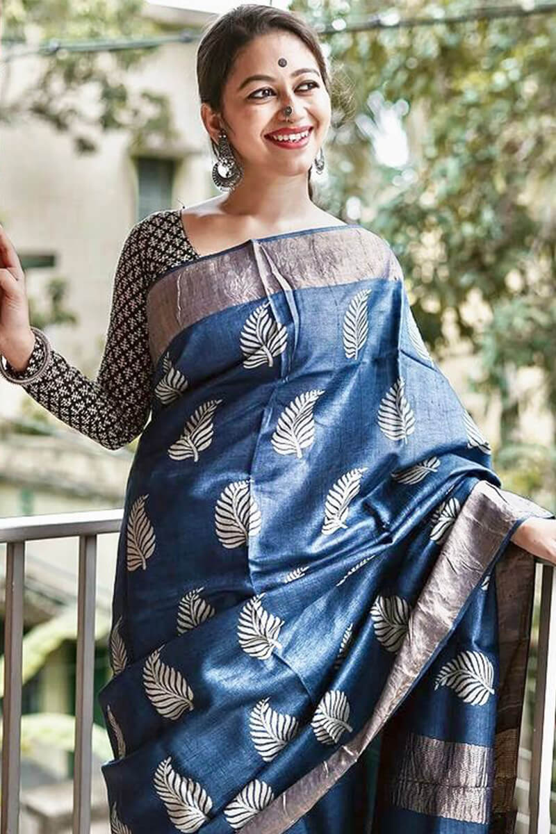 Devastating Navy Blue Linen Silk Saree With Nemesis Blouse Piece - Image 2