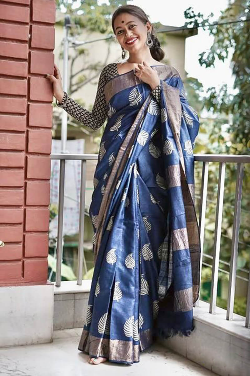 Devastating Navy Blue Linen Silk Saree With Nemesis Blouse Piece - Image 3