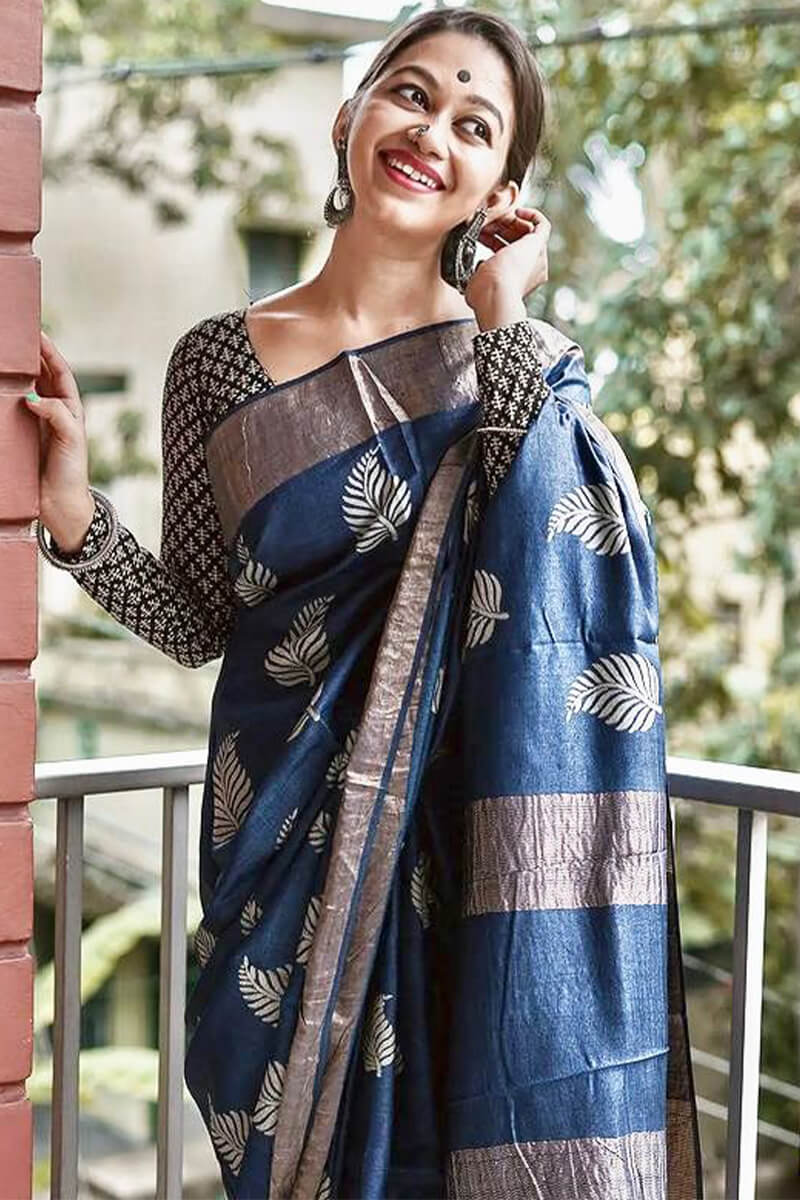 Devastating Navy Blue Linen Silk Saree With Nemesis Blouse Piece - Image 6