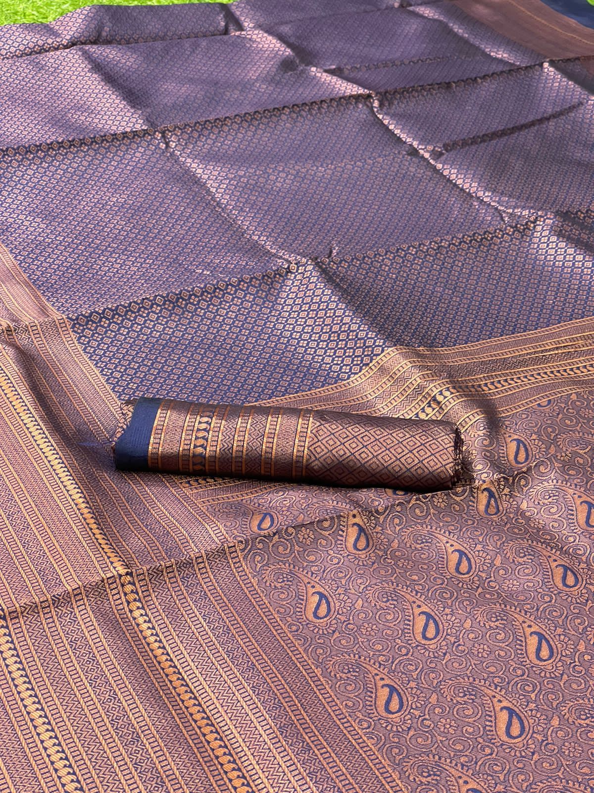 Devastating Navy Blue Soft Silk Saree with Amiable Blouse Piece - Image 4