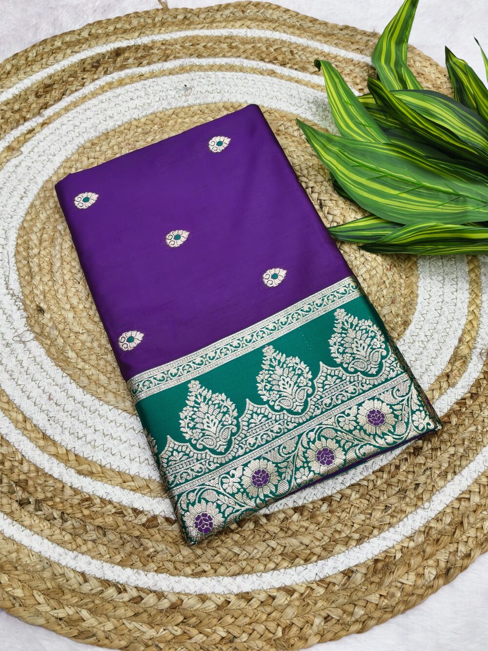 Diaphanous Purple Pure Zari Weaving Banarasi Silk Saree With Amazing Blouse Piece - Image 2