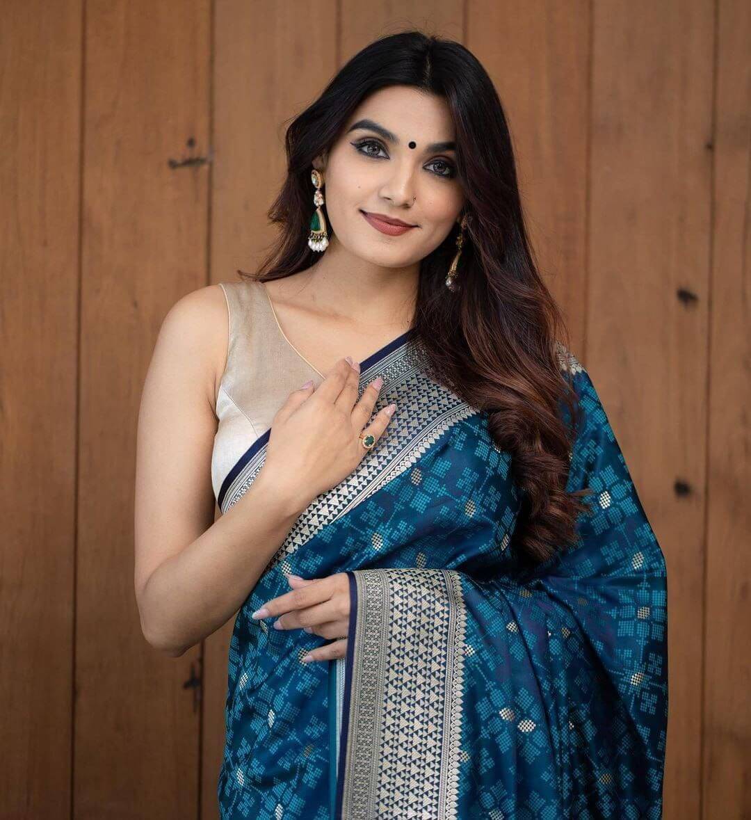 Diaphanous Teal Blue Soft Silk Saree With Elision Blouse Piece - Image 3