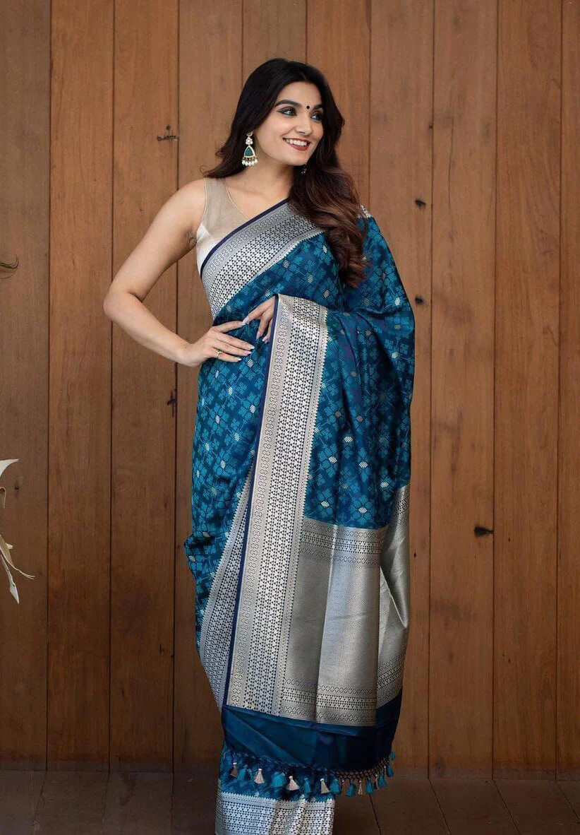 Diaphanous Teal Blue Soft Silk Saree With Elision Blouse Piece - Image 5