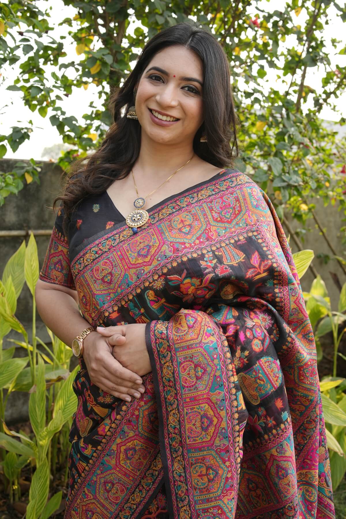 Dissemble Black Pashmina Saree With Forbearance Blouse Piece - Image 7