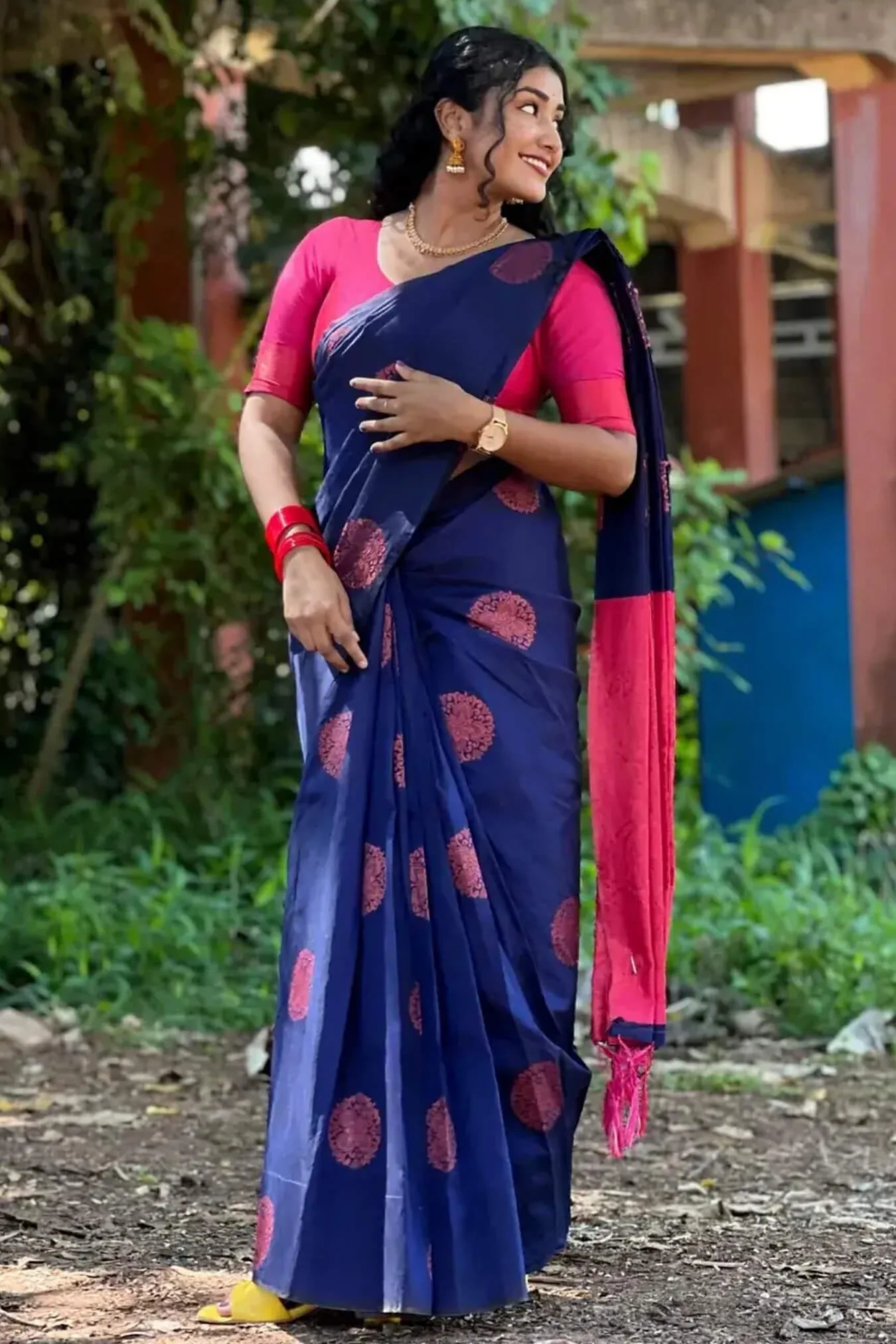 Dissemble Blue Soft Silk Saree With Chatoyant Blouse Piece - Image 2
