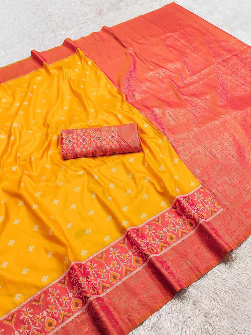 Dissemble Yellow Pure Zari Weaving Banarasi Silk Saree With Magnetic Blouse Piece