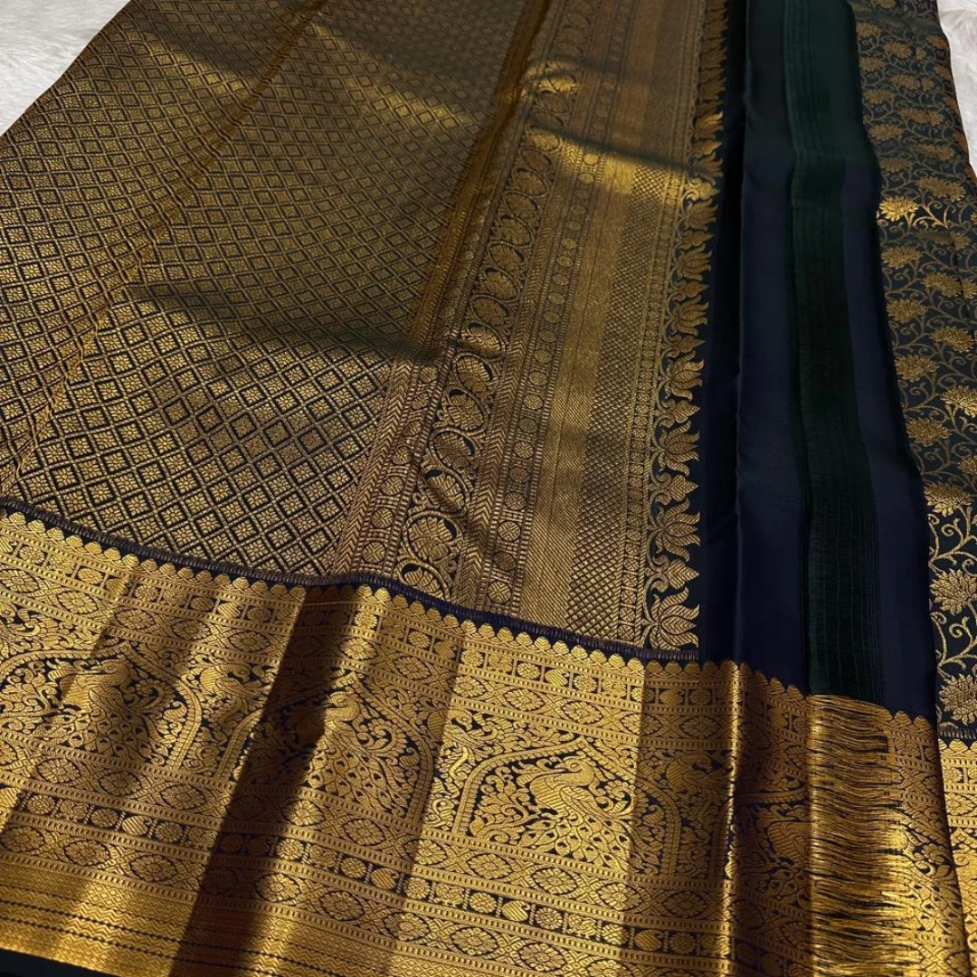 Divine Black Soft Banarasi Silk Saree With Delightful Blouse Piece - Image 5