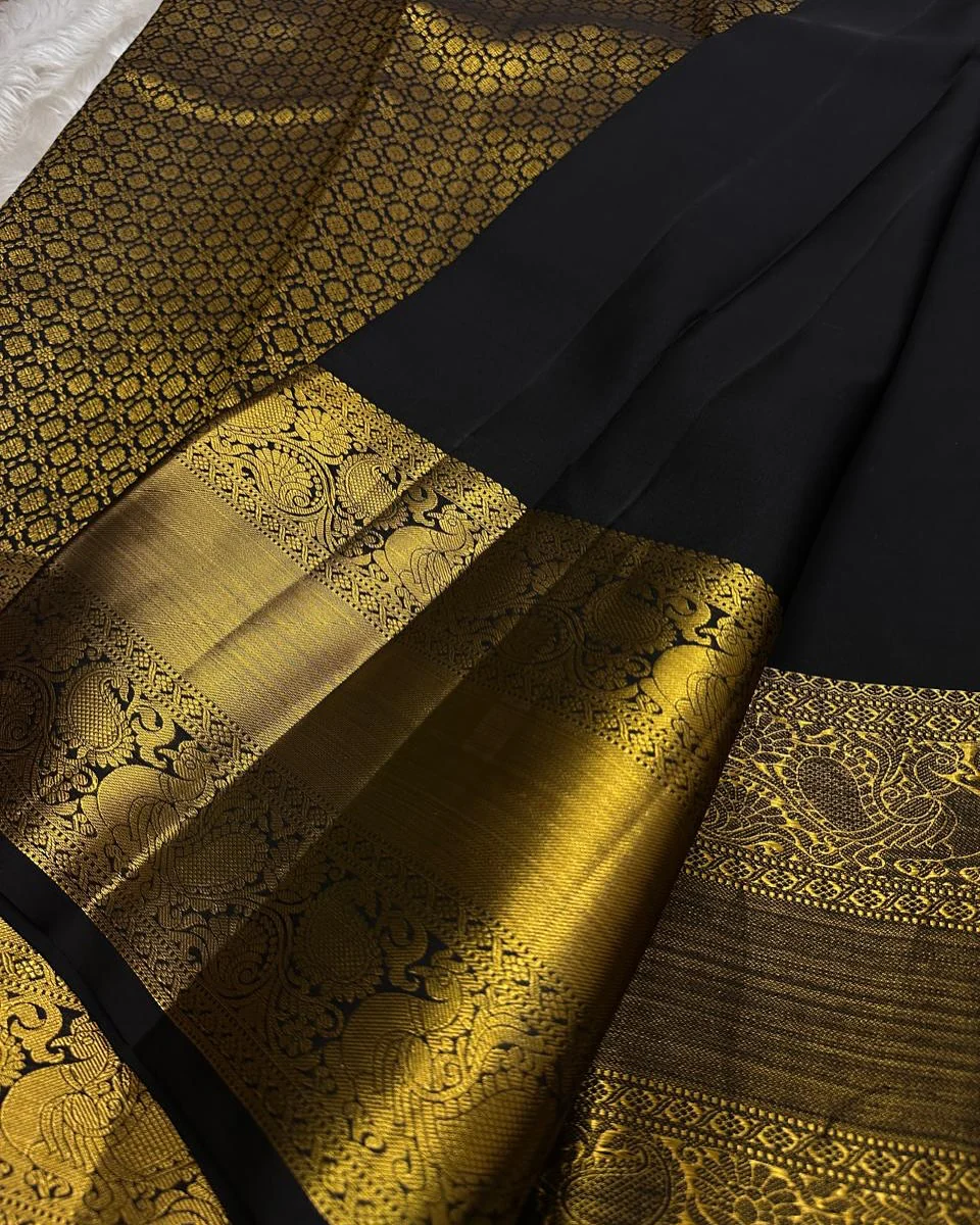 Divine Black Soft Banarasi Silk Saree With Seraphic Blouse Piece - Image 4