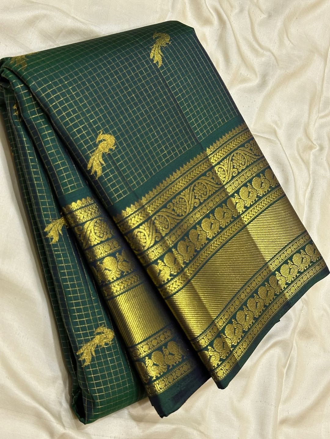 Divine Dark Green Pure Zari Weaving Banarasi Silk Saree With Diaphanous Blouse Piece - Image 3