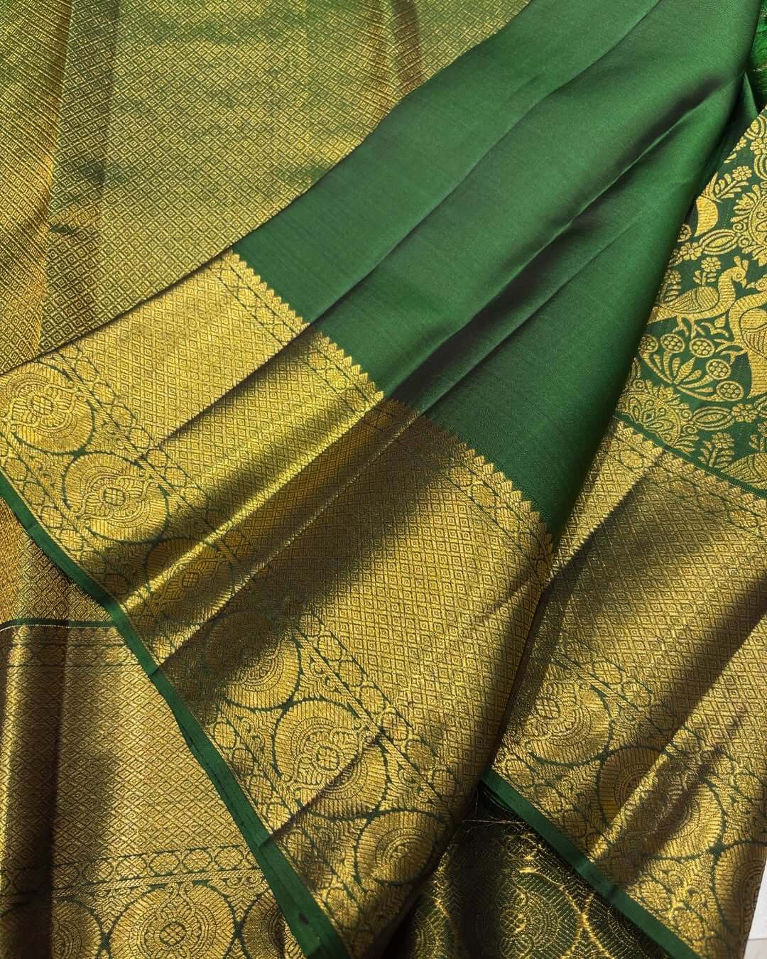 Divine Dark Green Soft Banarasi Silk Saree With Entrancing Blouse Piece - Image 5
