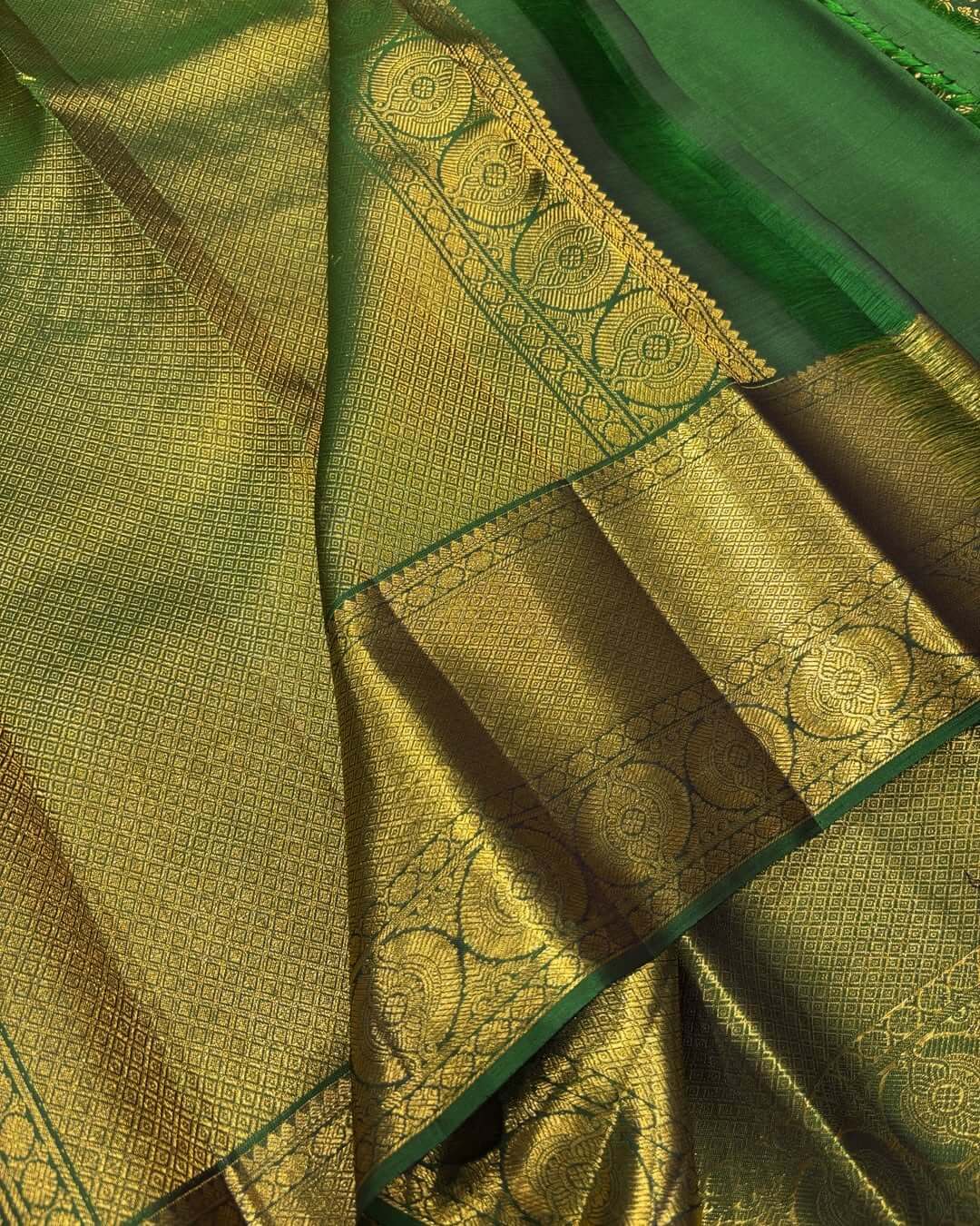 Divine Dark Green Soft Banarasi Silk Saree With Entrancing Blouse Piece - Image 6