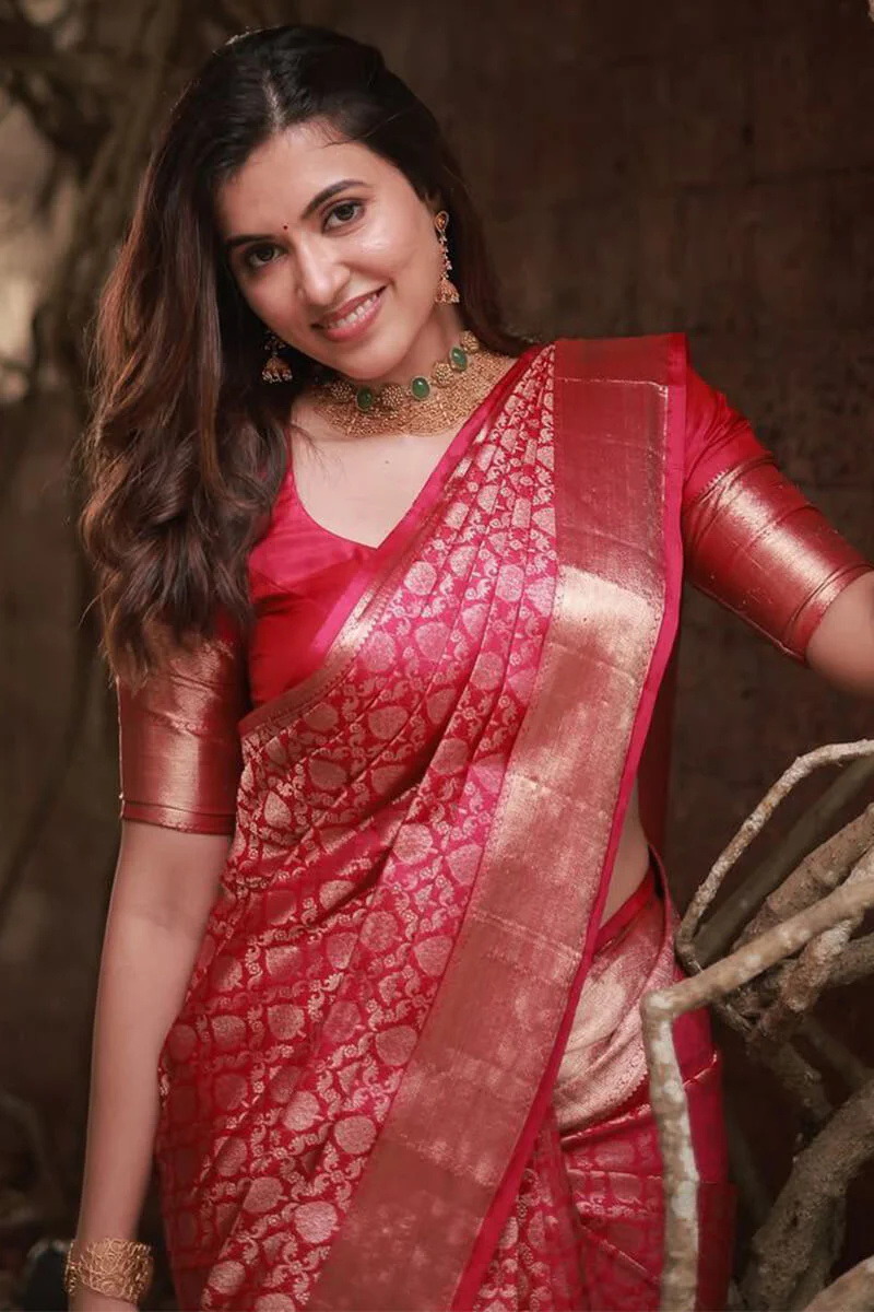 Divine Dark Pink Soft Silk Saree With Denouement Blouse Piece - Image 2