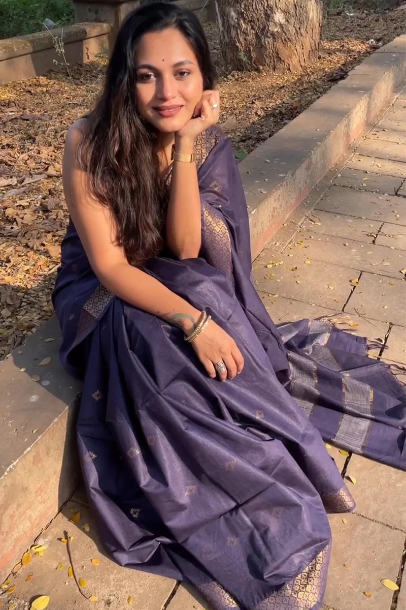 Divine Purple Soft Silk Saree With Brood Blouse Piece - Image 2