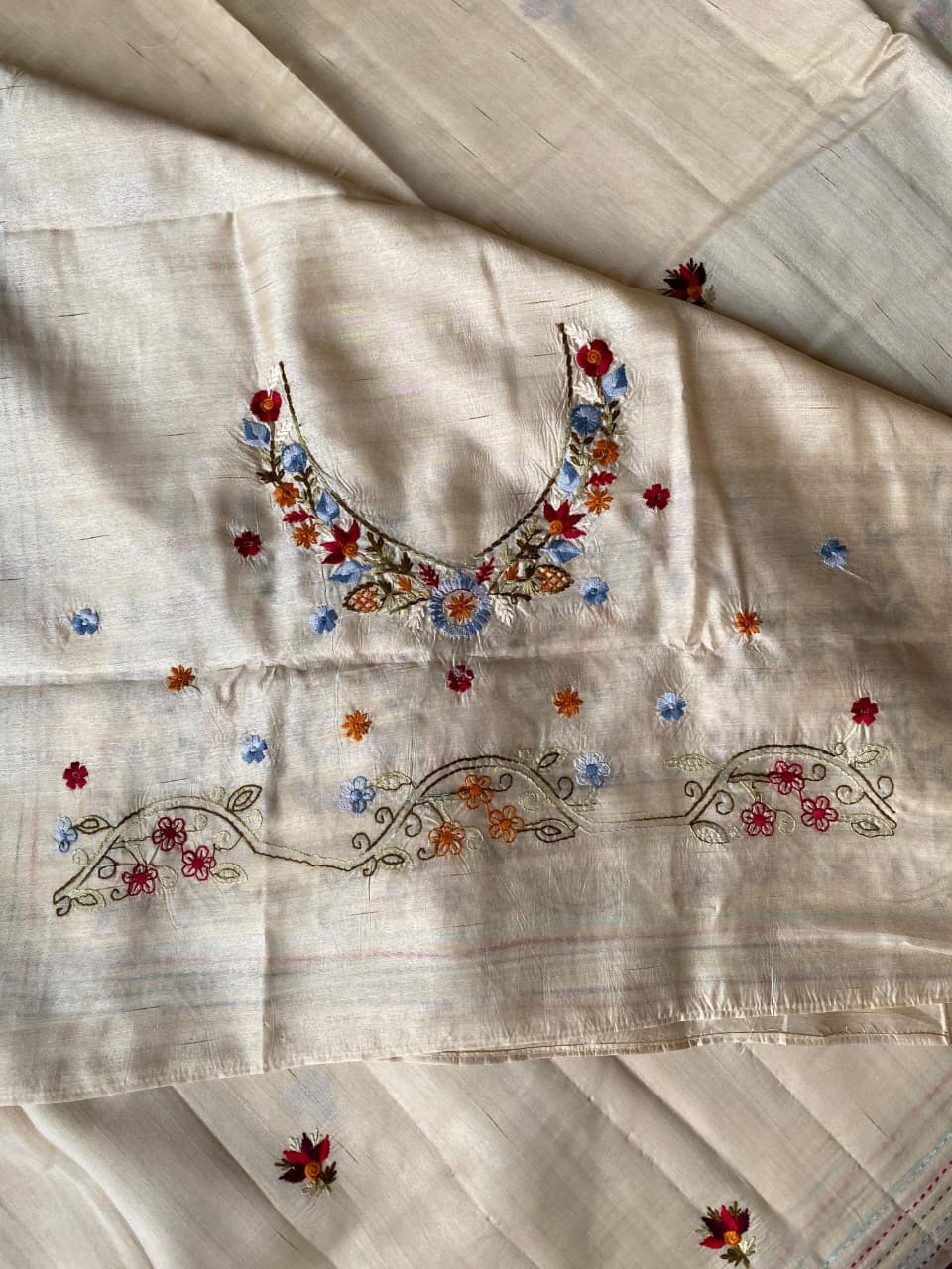 Eclat Beige Embroidery Work Tussar Silk Saree With Capricious Blouse Piece - Image 2