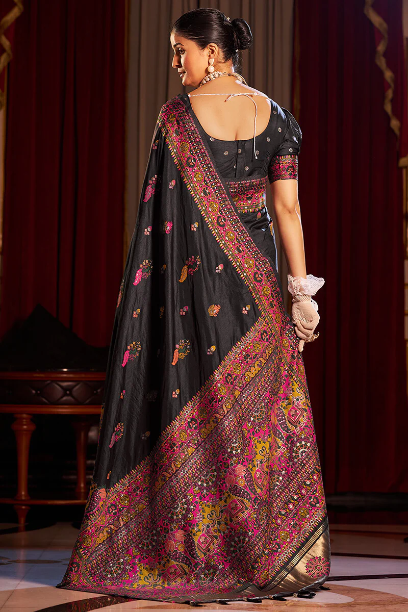 Eclat Black Pashmina Saree With Deserving Blouse Piece - Image 4