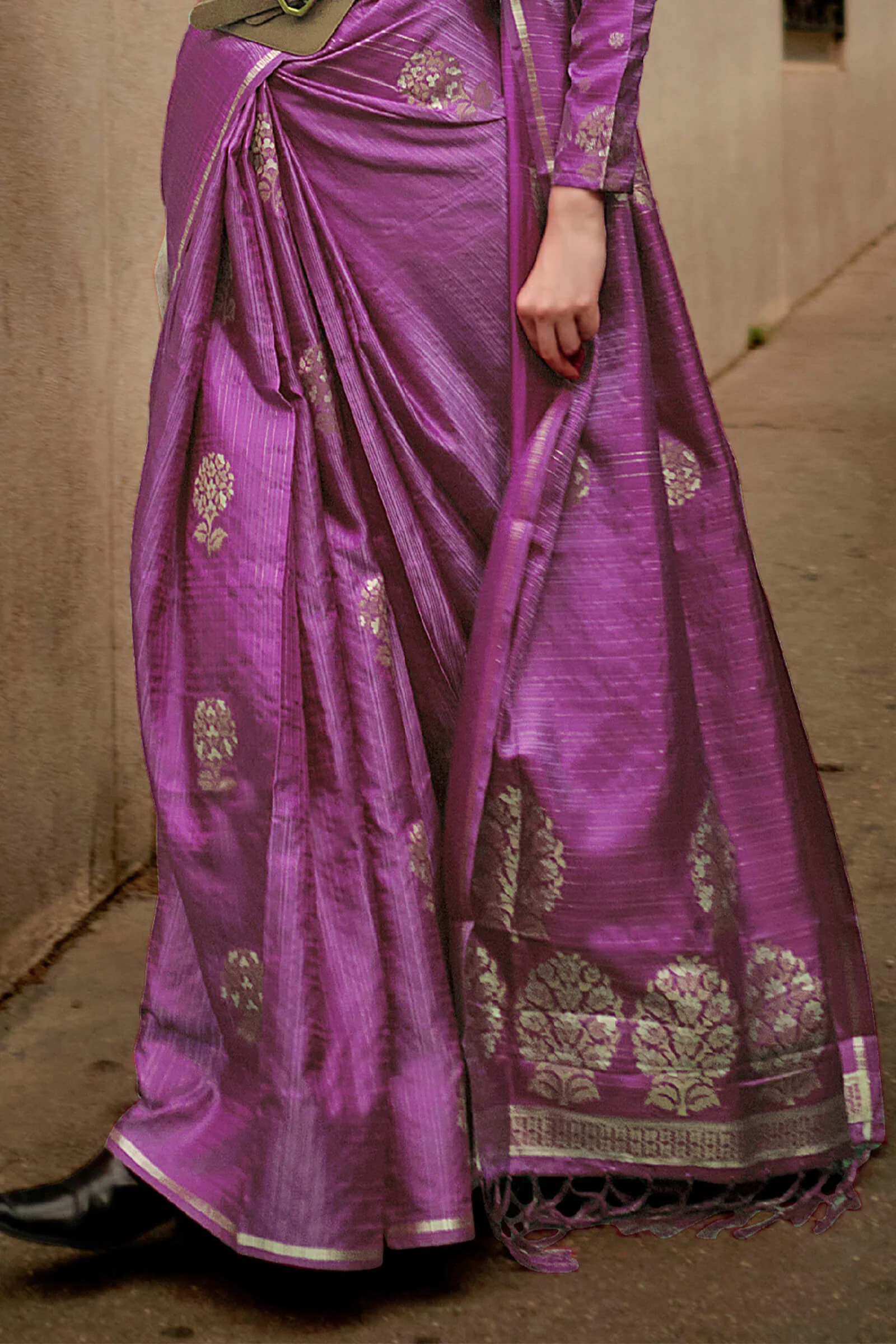 Eclat Lavender Banarasi Satin Silk Saree With Flameboyant Blouse - Image 3