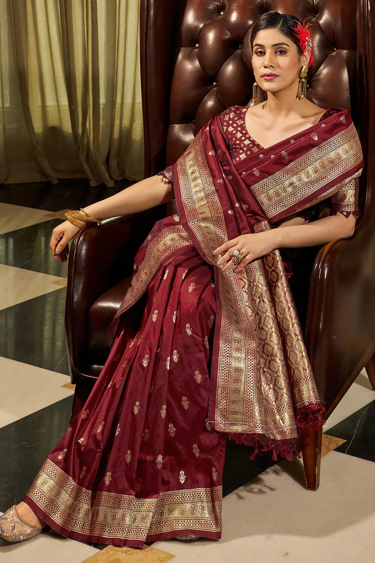 Eclat Maroon Pure Zari Weaving Banarasi Silk Saree With Fragrant Blouse Piece - Image 5