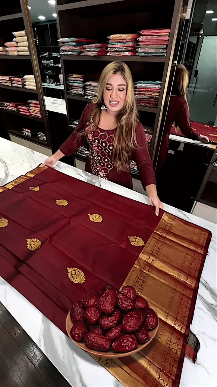 Eclat Maroon Soft Banarasi Silk Saree With Flameboyant Blouse Piece - Image 2