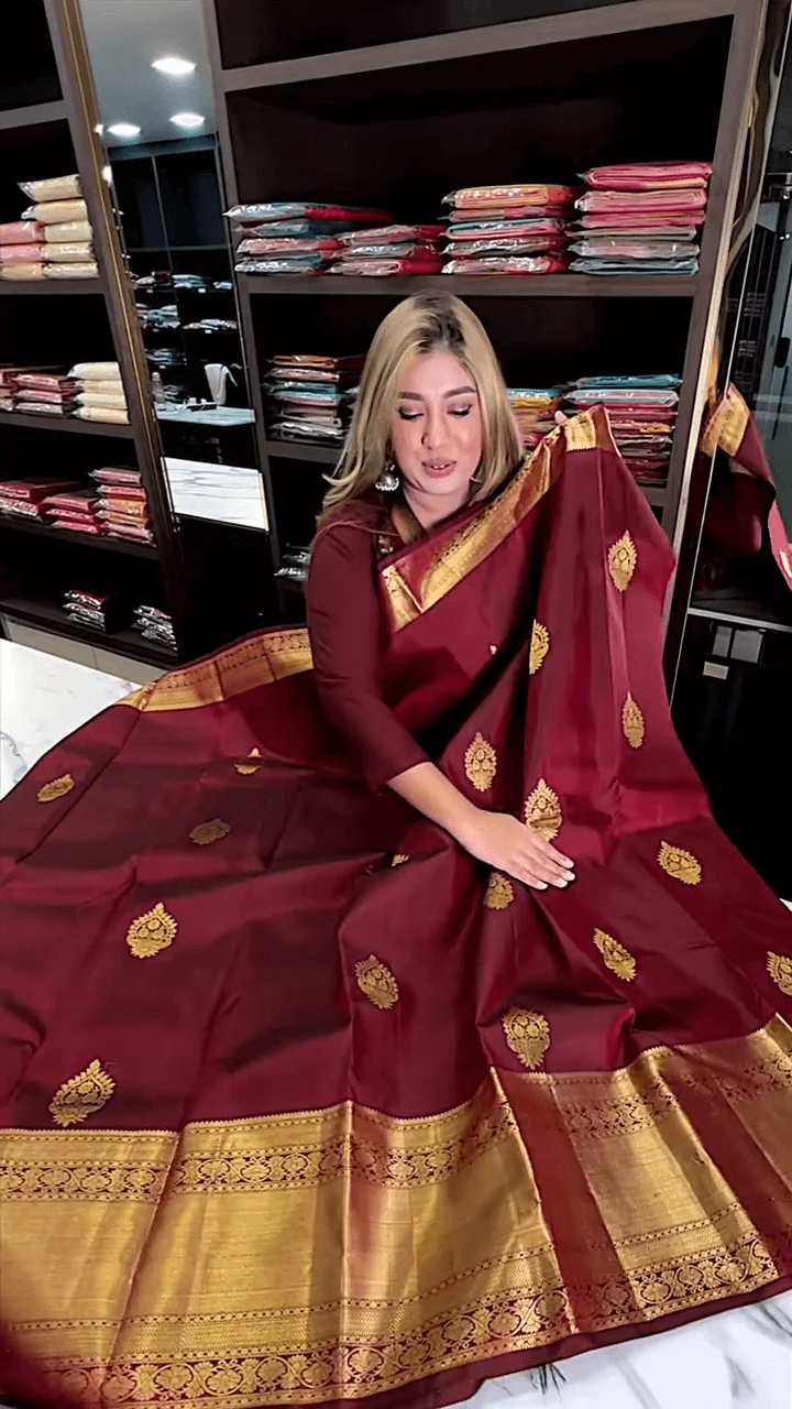 Eclat Maroon Soft Banarasi Silk Saree With Flameboyant Blouse Piece - Image 3