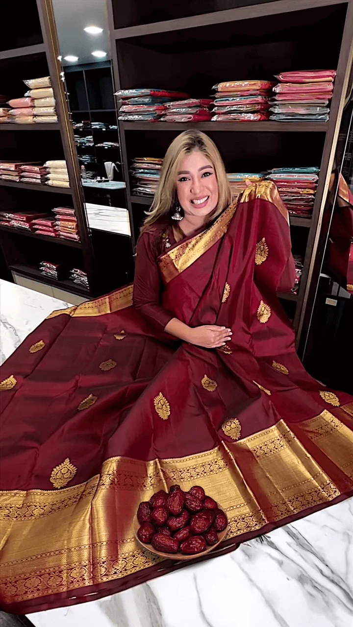 Eclat Maroon Soft Banarasi Silk Saree With Flameboyant Blouse Piece - Image 4
