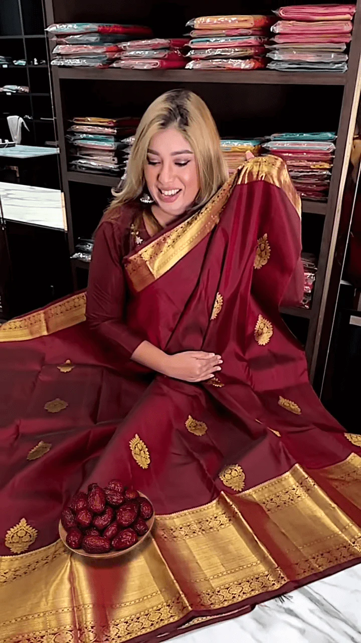 Eclat Maroon Soft Banarasi Silk Saree With Flameboyant Blouse Piece - Image 9