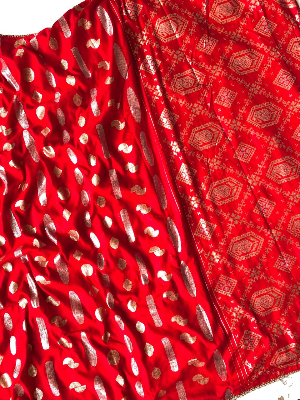 Eclat Red Banarasi Dola Silk Saree With Incredible Blouse Piece - Image 3