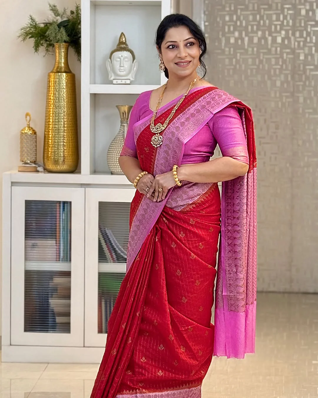 Eclat Red Soft Silk Saree With Blooming Blouse Piece - Image 3