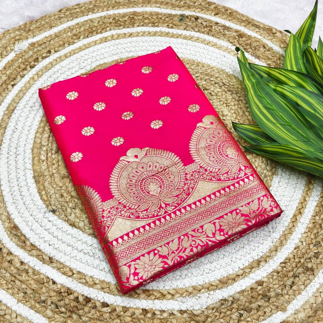 Effulgent Dark Pink Pure Zari Weaving Banarasi Silk Saree With Jazzy Blouse Piece - Image 2