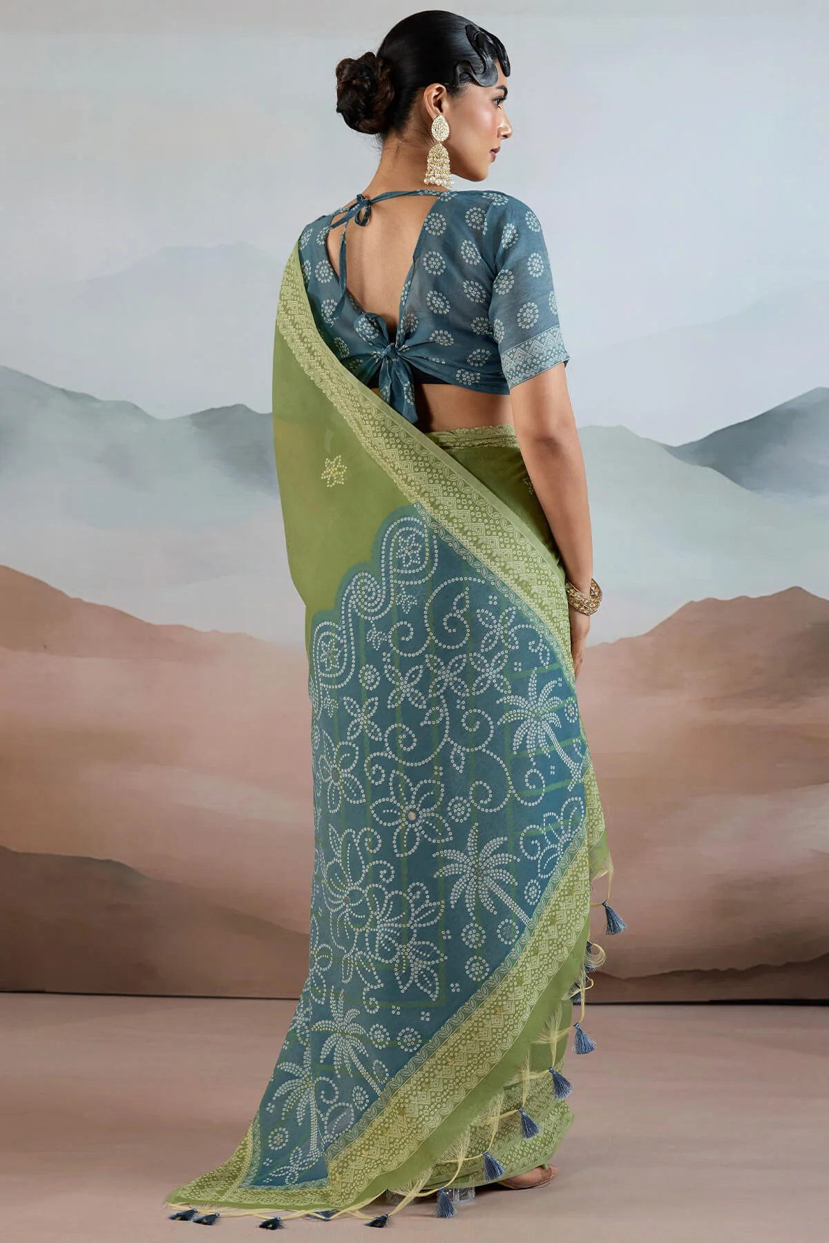 Elaborate Green Cotton Silk Saree With Flameboyant Blouse Piece - Image 5