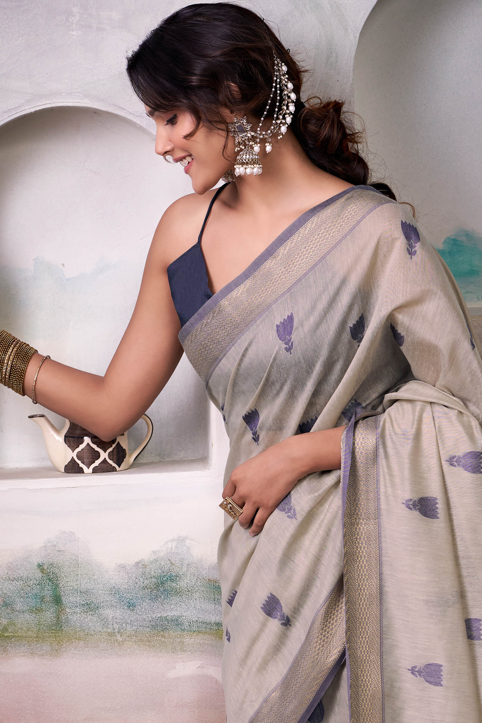Elaborate Grey Cotton Silk Saree With Quixotic Blouse Piece - Image 4