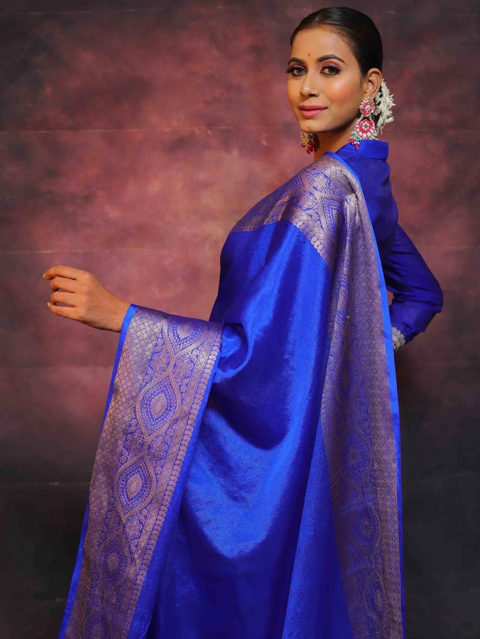 Elegant Royal Blue Soft Silk Saree With Surpassing Blouse Piece - Image 3