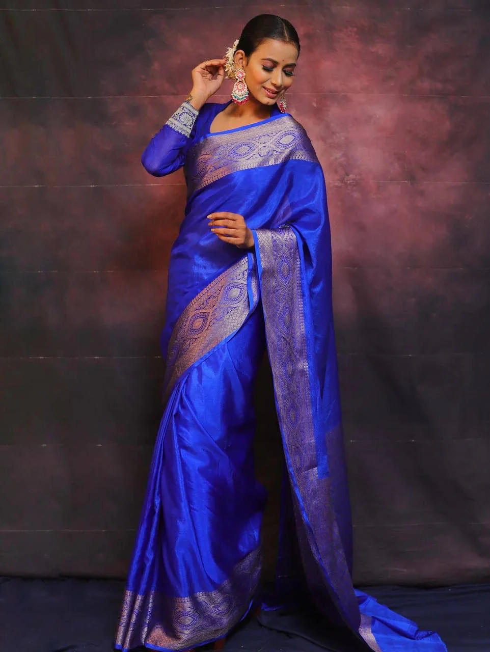 Elegant Royal Blue Soft Silk Saree With Surpassing Blouse Piece - Image 5
